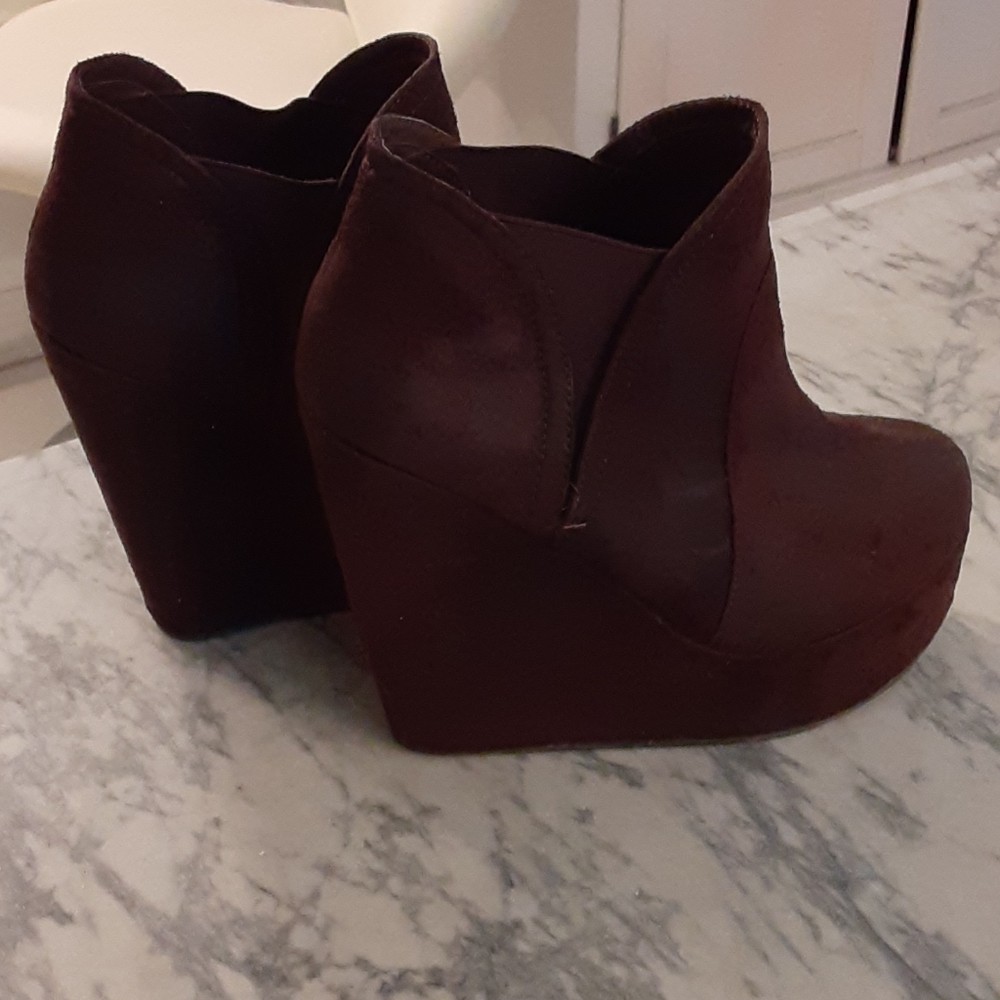 2 lips two rarely worn